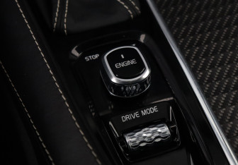 Подержанный автомобиль Volvo S90 2017 года (16 фото)