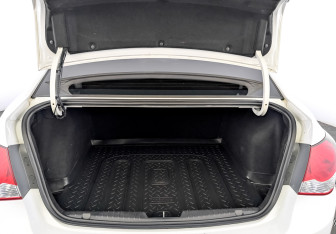 Подержанный автомобиль Chevrolet Cruze Sedan 2012 года (10 фото)