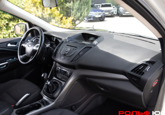 Подержанный автомобиль Ford Kuga 2014 года (7 фото)