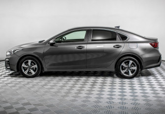 Подержанный автомобиль Kia Cerato Sedan 2019 года (8 фото)