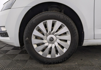 Подержанный автомобиль Skoda Octavia Liftback 2017 года (17 фото)