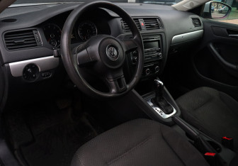 Подержанный автомобиль Volkswagen Jetta Sedan 2011 года (11 фото)