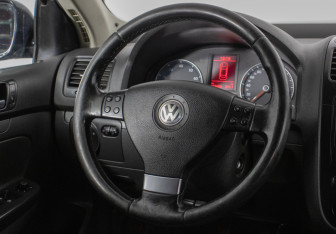Подержанный автомобиль Volkswagen Jetta Sedan 2009 года (15 фото)