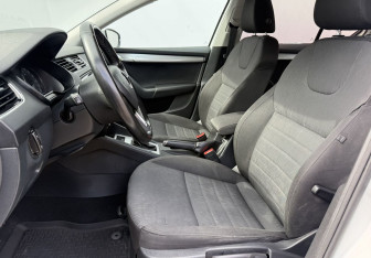 Подержанный автомобиль Skoda Octavia Liftback 2016 года (10 фото)