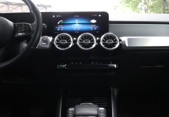 Подержанный автомобиль Mercedes-Benz GLB 2020 года (14 фото)