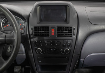 Подержанный автомобиль Nissan Almera Hatchback 2006 года (14 фото)