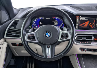 Подержанный автомобиль BMW X5 2021 года (22 фото)