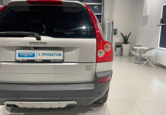 Подержанный автомобиль Volvo XC90 2004 года (8 фото)