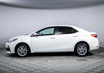 Подержанный автомобиль Toyota Corolla Sedan 2016 года (8 фото)