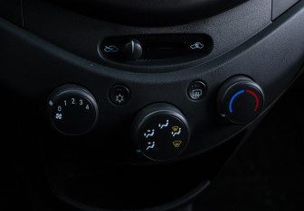 Подержанный автомобиль Chevrolet Spark 2012 года (15 фото)