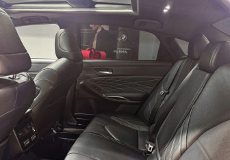 Подержанный автомобиль Toyota Avalon 2022 года (10 фото)