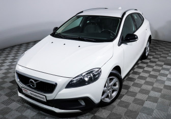 Подержанный автомобиль Volvo V40 Cross Country 2017 года (17 фото)