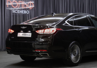 Подержанный автомобиль Genesis G80 2019 года (23 фото)