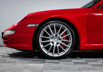 Подержанный автомобиль Porsche 911 Coupe 2004 года (15 фото)
