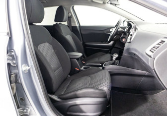 Подержанный автомобиль Kia Ceed Hatchback 2022 года (5 фото)