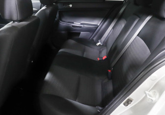 Подержанный автомобиль Mitsubishi Lancer Sedan 2012 года (9 фото)