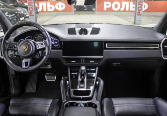 Подержанный автомобиль Porsche Cayenne 2018 года (14 фото)