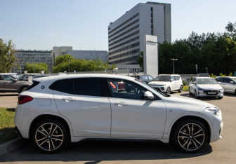 Подержанный автомобиль BMW X2 2019 года (3 фото)