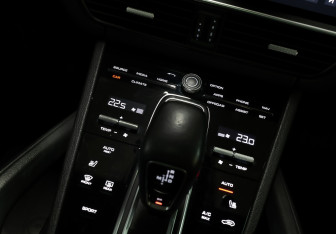 Подержанный автомобиль Porsche Cayenne 2019 года (19 фото)