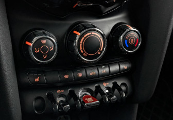 Подержанный автомобиль MINI Hatch 2018 года (21 фото)