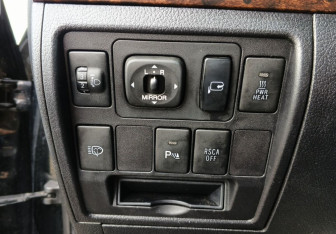 Подержанный автомобиль Toyota Land Cruiser Suv 2008 года (12 фото)