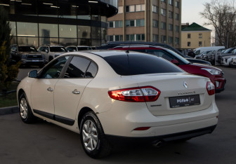 Подержанный автомобиль Renault Fluence 2013 года (5 фото)