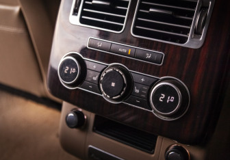 Подержанный автомобиль Land Rover Range Rover 2013 года (24 фото)