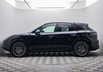 Подержанный автомобиль Porsche Cayenne 2018 года (2 фото)