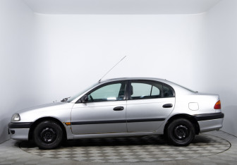 Подержанный автомобиль Toyota Avensis Sedan 1999 года (8 фото)