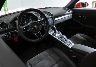 Подержанный автомобиль Porsche Boxster 2018 года (9 фото)