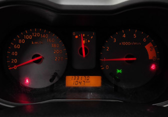 Подержанный автомобиль Nissan Note 2008 года (16 фото)