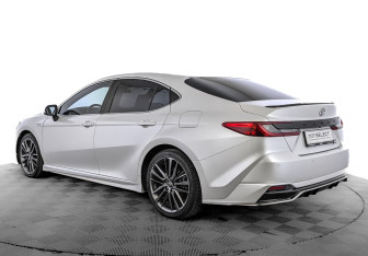 Подержанный автомобиль Toyota Camry Sedan 2024 года (7 фото)
