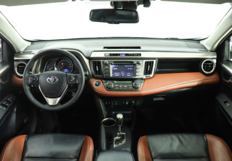 Подержанный автомобиль Toyota RAV4 2013 года (12 фото)