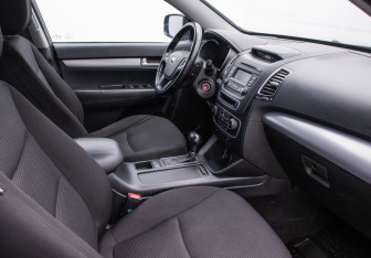 Подержанный автомобиль Kia Sorento 2014 года (9 фото)