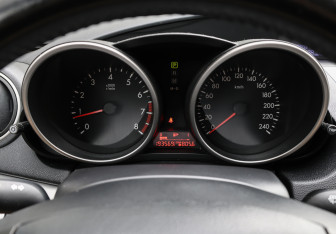 Подержанный автомобиль Mazda 3 Sedan 2009 года (10 фото)