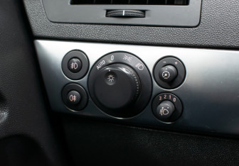 Подержанный автомобиль Opel Astra Sedan 2010 года (17 фото)