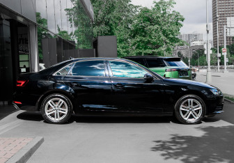 Подержанный автомобиль Audi A4 Sedan 2019 года (4 фото)