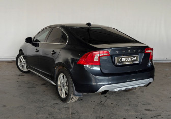 Подержанный автомобиль Volvo S60 2010 года (7 фото)