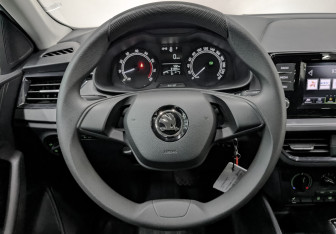 Подержанный автомобиль Skoda Rapid Liftback 2022 года (21 фото)