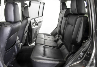 Подержанный автомобиль Mitsubishi Pajero 2013 года (19 фото)