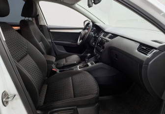 Подержанный автомобиль Skoda Octavia Liftback 2016 года (9 фото)