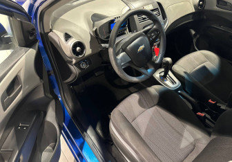 Подержанный автомобиль Chevrolet Aveo Hatchback 2012 года (5 фото)