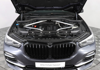 Подержанный автомобиль BMW X5 2019 года (10 фото)