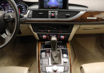 Подержанный автомобиль Audi A6 Sedan 2015 года (10 фото)