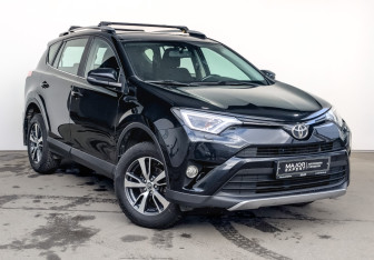 Подержанный автомобиль Toyota RAV4 2017 года (3 фото)