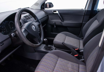 Подержанный автомобиль Volkswagen Polo Hatchback 2007 года (9 фото)