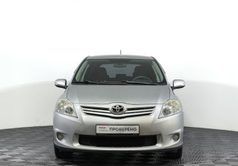 Подержанный автомобиль Toyota Auris Hatchback 2011 года (2 фото)