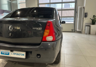 Подержанный автомобиль Renault Logan Sedan 2008 года (9 фото)