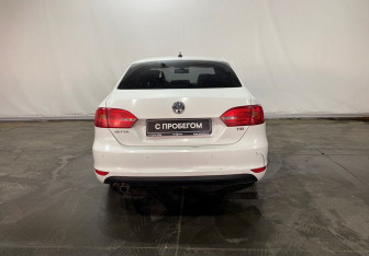 Подержанный автомобиль Volkswagen Jetta Sedan 2012 года (5 фото)