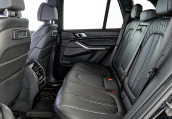 Подержанный автомобиль BMW X5 2021 года (18 фото)